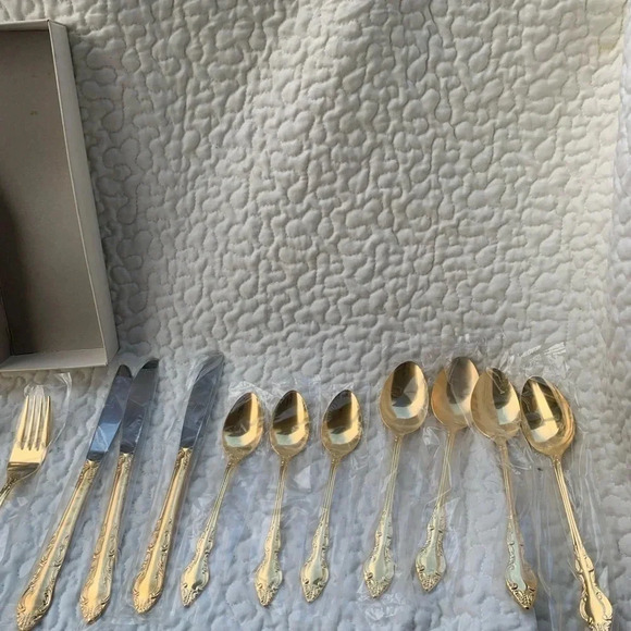 New old stock, Oneida Kenwood, Golden Natchez flatware, 20 piece 24K gold plated - Picture 6 of 11